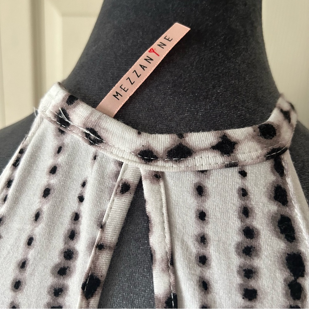Women's Black and White Halter Top - Picture 5 of 6